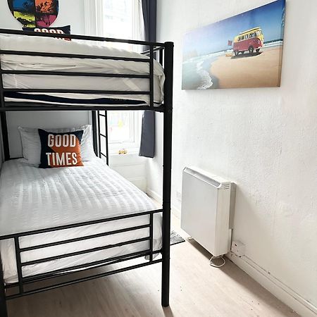The City Surfer Apartment - By Coastline Retreats - Parking Included - Sleeps 5 - City Centre Борнмут Экстерьер фото