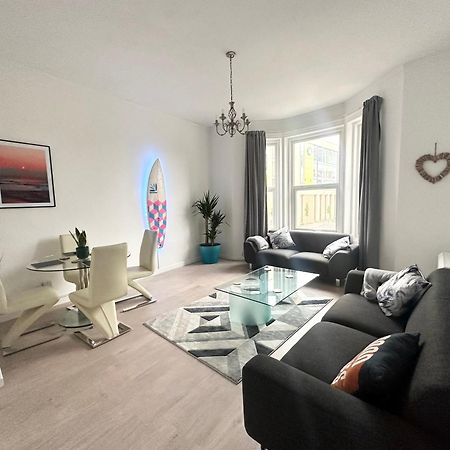 The City Surfer Apartment - By Coastline Retreats - Parking Included - Sleeps 5 - City Centre Борнмут Экстерьер фото